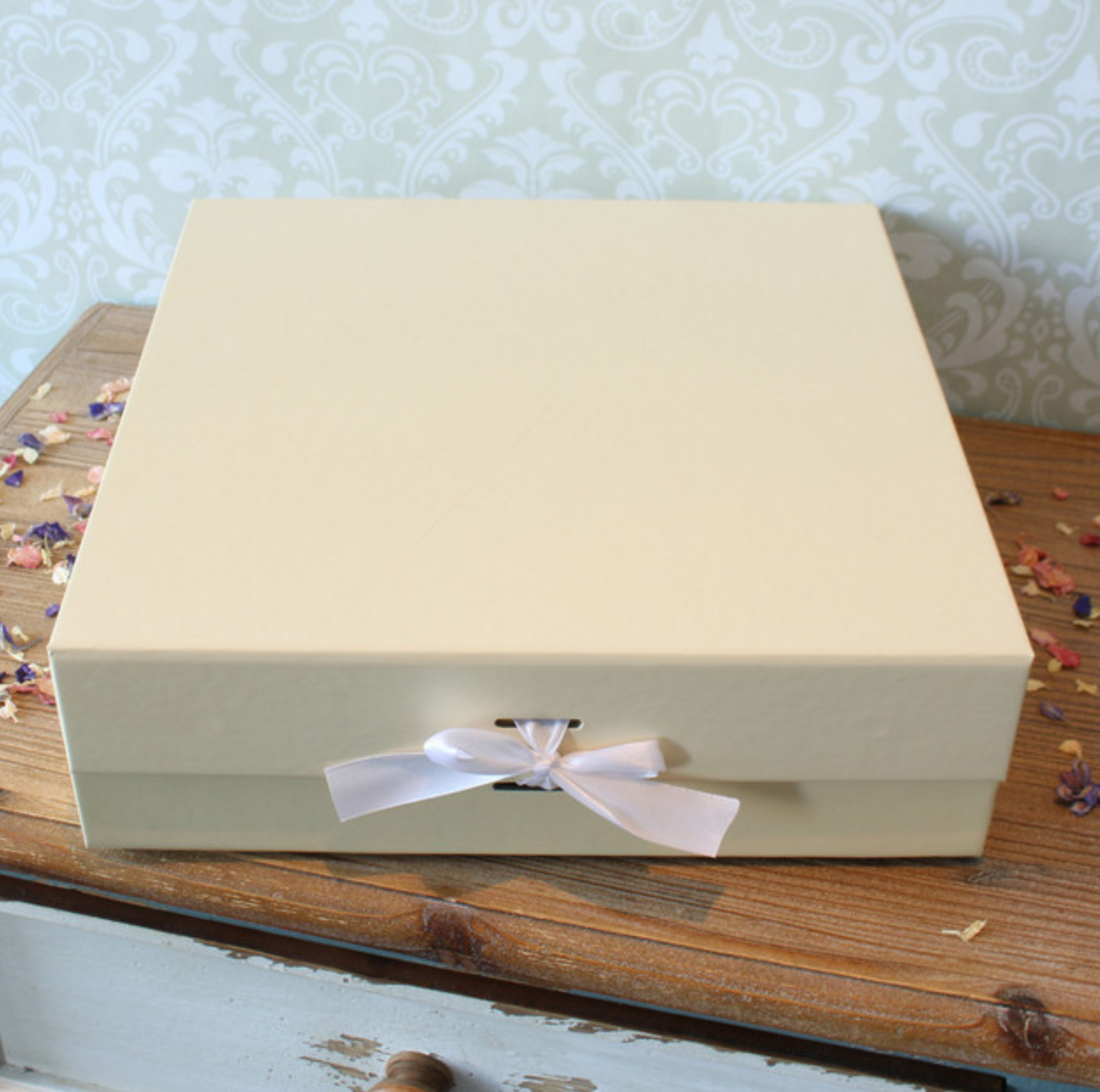 Holiday - Box With Ribbon